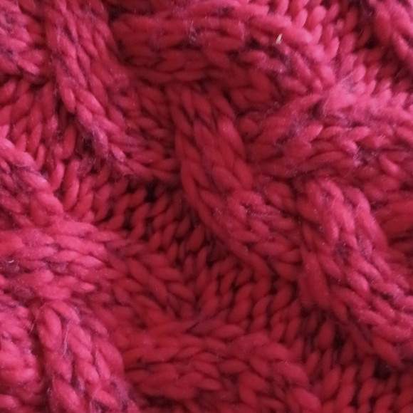 Beautiful red chunky knit infinity scarf - Picture 4 of 4